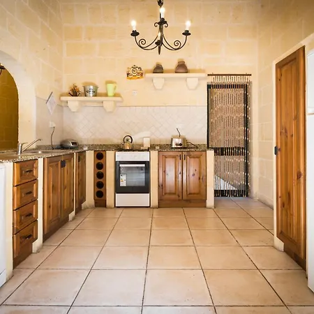 3 Bedroom With Private Pool And Views *