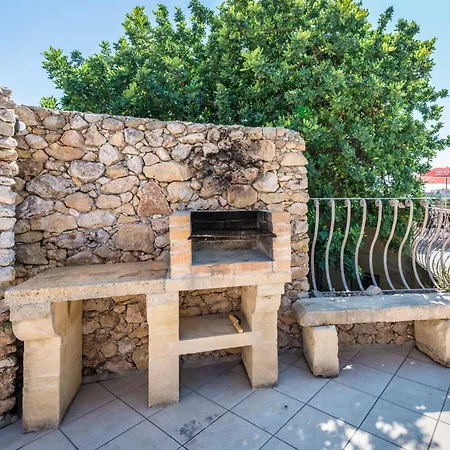 3 Bedroom With Private Pool And Views Nadur