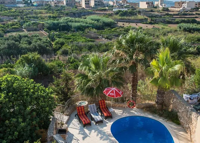 3 Bedroom With Private Pool And Views *