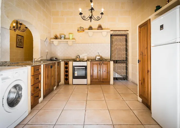 3 Bedroom With Private Pool And Views *