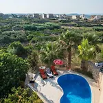3 Bedroom With Private Pool And Views *