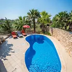 3 Bedroom With Private Pool And Views * Nadur