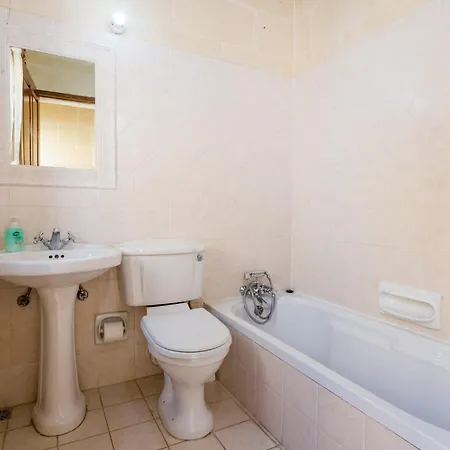 3 Bedroom With Private Pool And Views 度假居