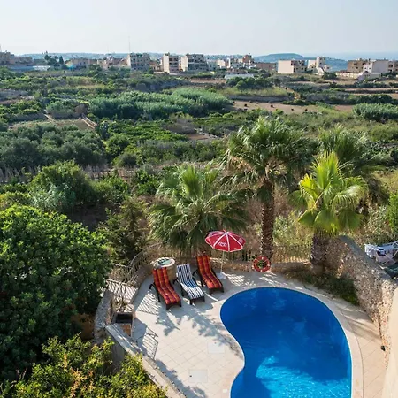 3 Bedroom With Private Pool And Views *