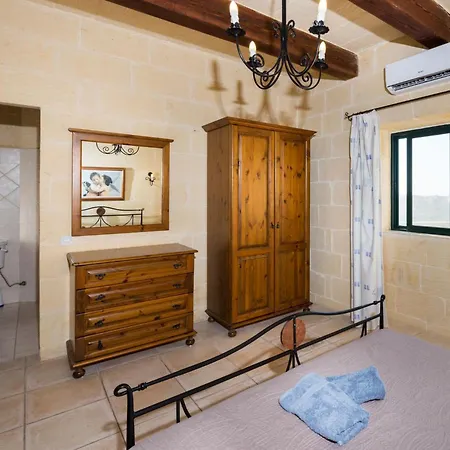 3 Bedroom With Private Pool And Views * Nadur