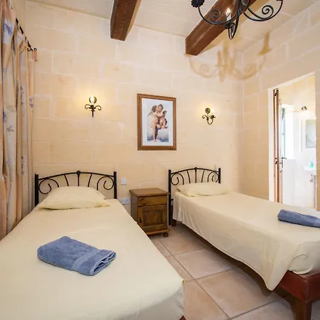 3 Bedroom With Private Pool And Views 度假居