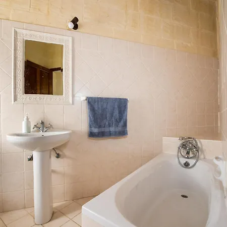 3 Bedroom With Private Pool And Views