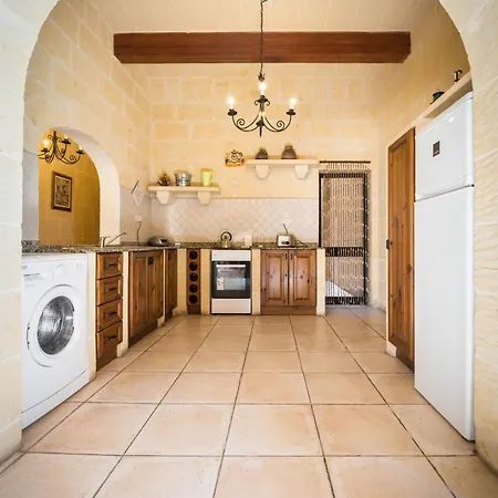Сasa de vacaciones 3 Bedroom With Private Pool And Views Nadur