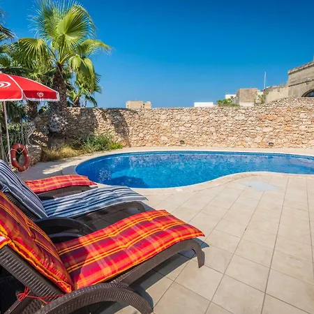 3 Bedroom With Private Pool And Views *