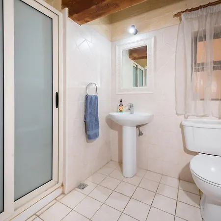 3 Bedroom With Private Pool And Views Сasa de vacaciones Nadur